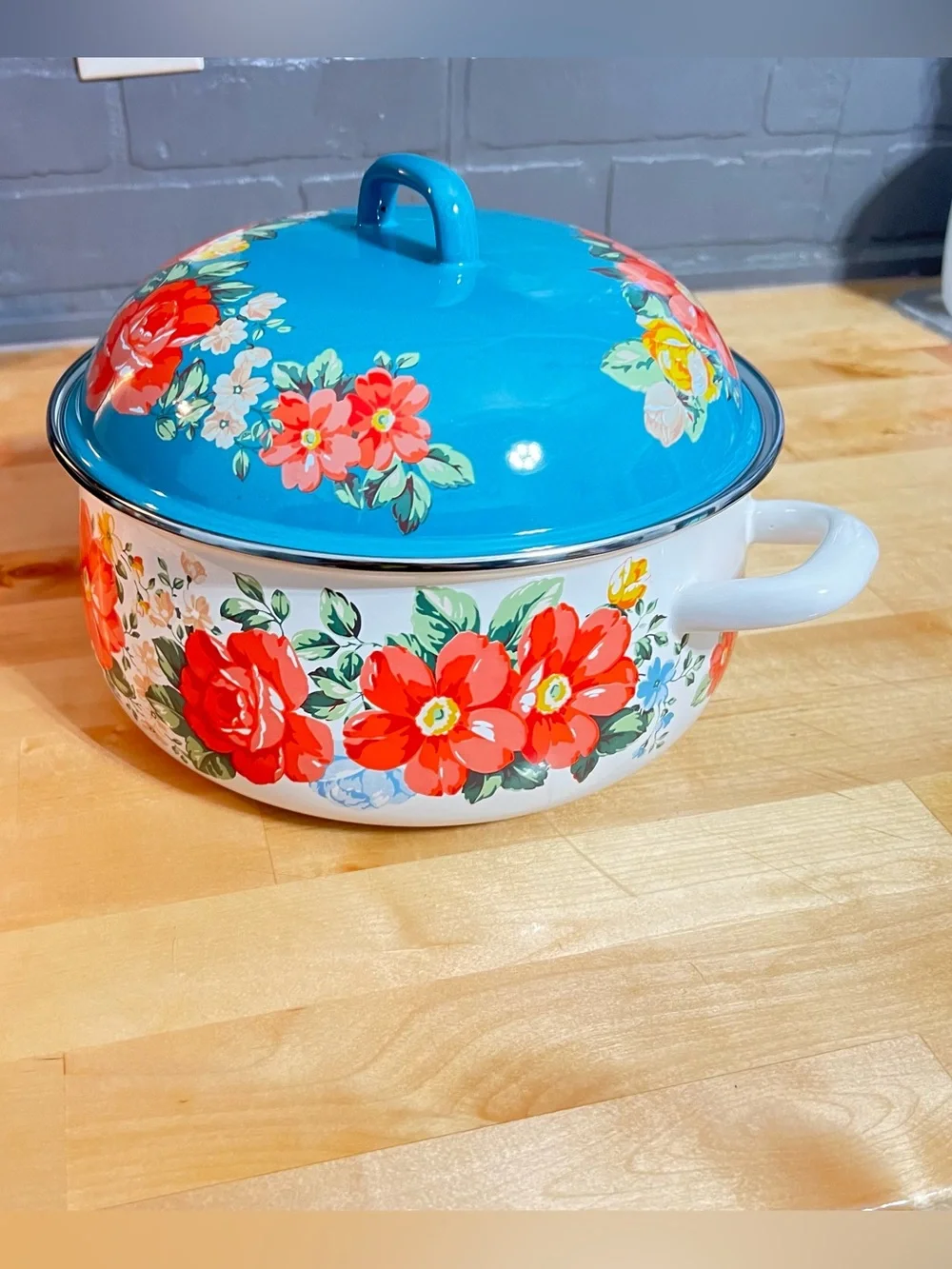 The Pioneer Woman Vintage Floral 4 Quart Enamel Cast Iron Dutch Oven with Lid